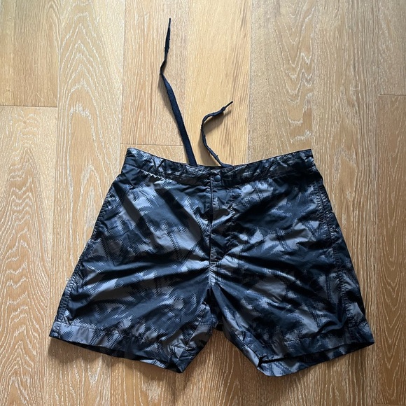 Uniqlo Dark Patterned Swim Shorts Men's S gently worn - Picture 7 of 7